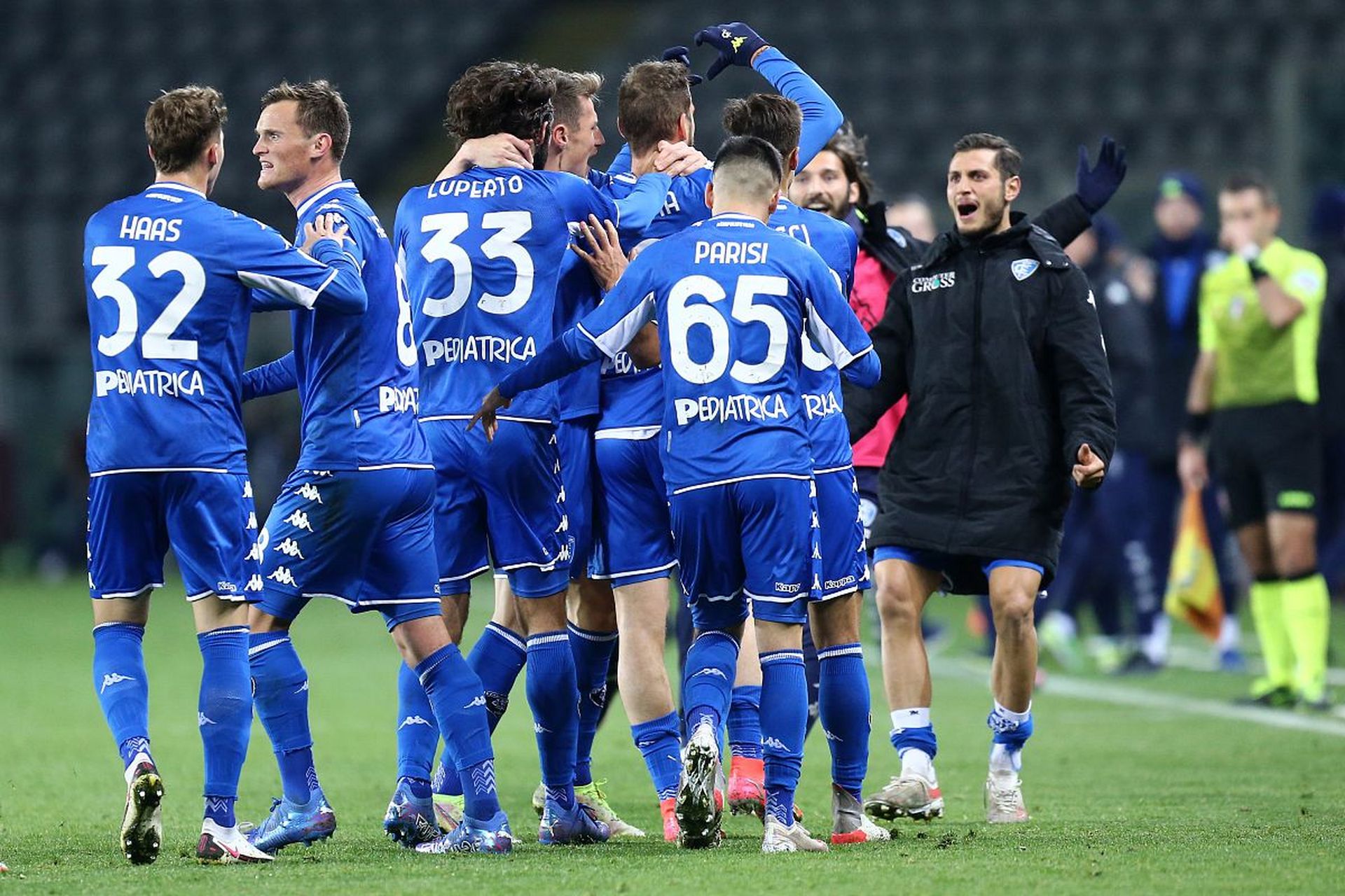 这使得他不 这使得他不